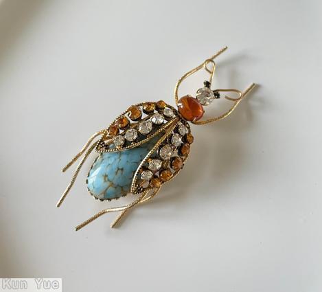 Schreiner 2 whisker long oval cab body bug 2 antenna 2 wired seeds wing large oval turquoise cab body topaz chaton crystal chaton topaz oval cab head goldtone jewelry