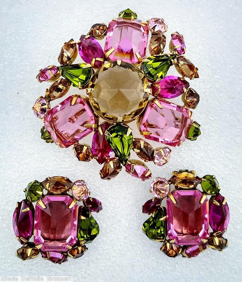 Schreiner 3 large 4 sided stone radial triangle pin hook eye large chaton center 3 teardrop bordered peridot small teardrop clear brown large chaton large emerald cut faceted clear fuchsia goldtone jewelry
