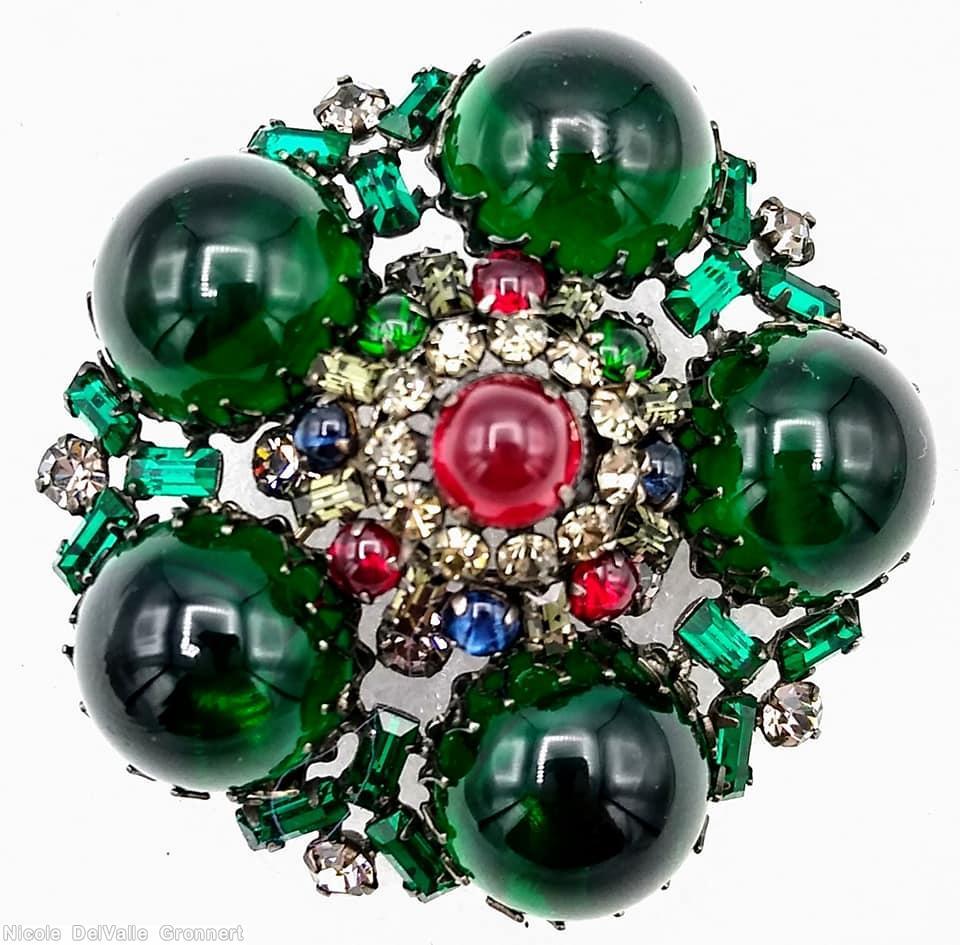 Schreiner 5 round cab radial pin round cab center 11 surrounding small chaton 15 small baguette green large round cab ruby center round cab crystal small chaton green small baguette jewelry