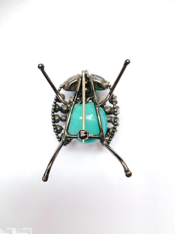 Schreiner abstract bug 4 leg 2 seeds wired wing large round cab body 2 large eye inverted fuschia clear champgne green turquoise marbled aqua large round cab jewelry