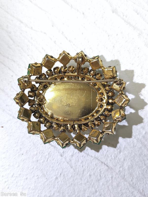 Schreiner domed radial oval millefiori pin large oval millefiori center 18 square sided surrounding faux pearl emerald square stone faux pearl lapis goldtone jewelry