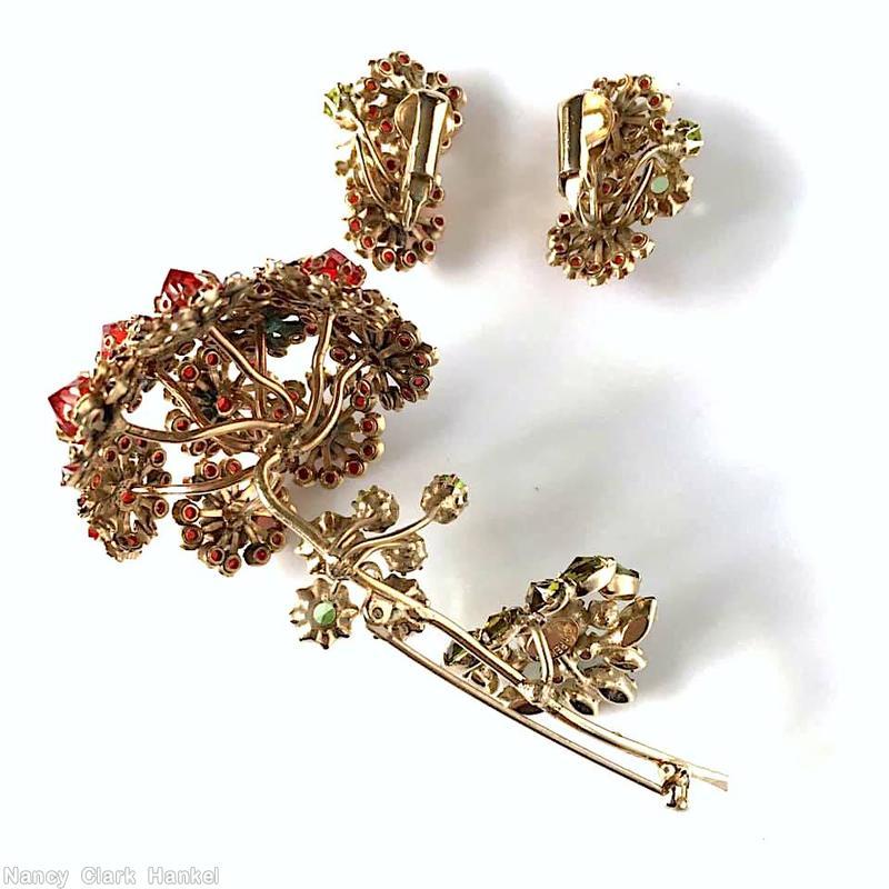 Schreiner geranium pin 13 clustered flower ball long stem siam red peridot green goldtone jewelry