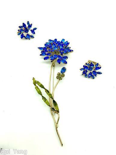 Schreiner long stem cornflower pin navette leaf 1 bud marina blue peridot goldtone jewelry