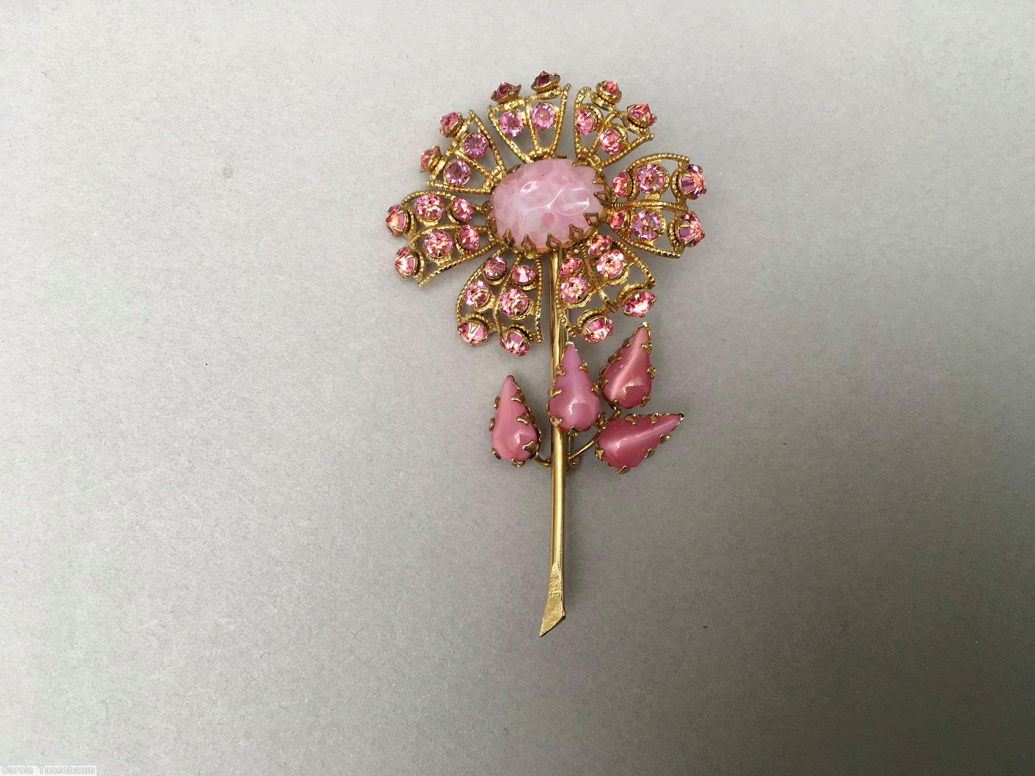 Schreiner long stem daisy flower 7 lace petal large oval center 4 leaf moonglow pink marbled pin ice pink goldtone jewelry