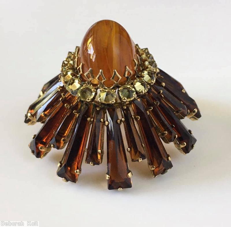 Schreiner oval high domed keystone ruffle pin large oval center varied length keystone root beer keystone champagne inverted surrounding stone marbled amber large oval cab center goldtone jewelry