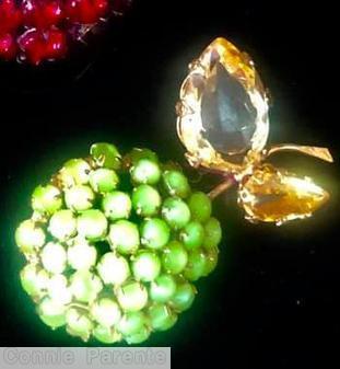 Schreiner 2 carved leaf domed clustered ball berry pin 1 large leaf 1 small leaf short hammered stem clear champagne faceted leaf moonglow celery chaton goldtone jewelry