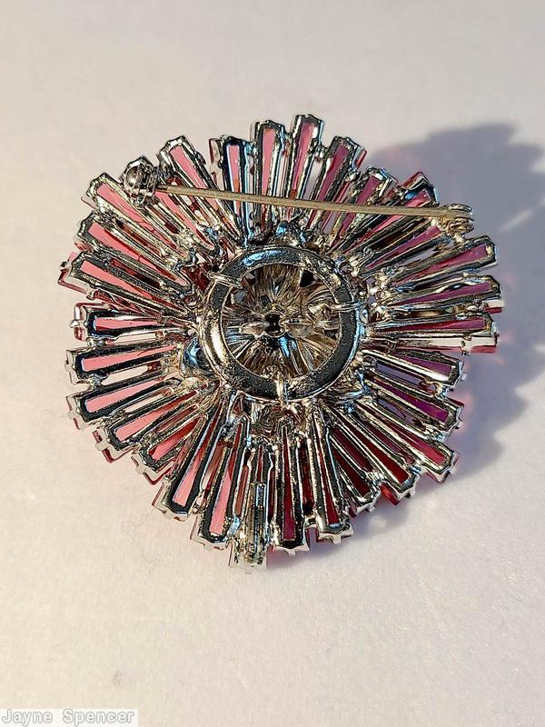 Schreiner 2 level 3 group of 5 keystone pin large round cab center stone 12 surrounding small chaton raspberry keystone fuschia small chaton large faceted round wine center stone silvertone jewelry