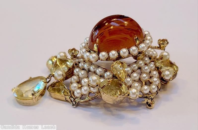 Schreiner 3 dangle top down pin large oval cab center top surrounding 3 round small stone in 4 wired pedal 4 large chaton clear champagne dangle teardrop faux pearl amber large oval cab center clear champgne teardrop goldtone jewelry