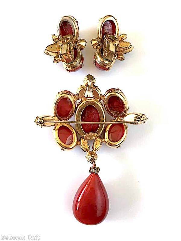 Schreiner 4 cab top down 1 dangle pin marbled siam red smoke goldtone jewelry