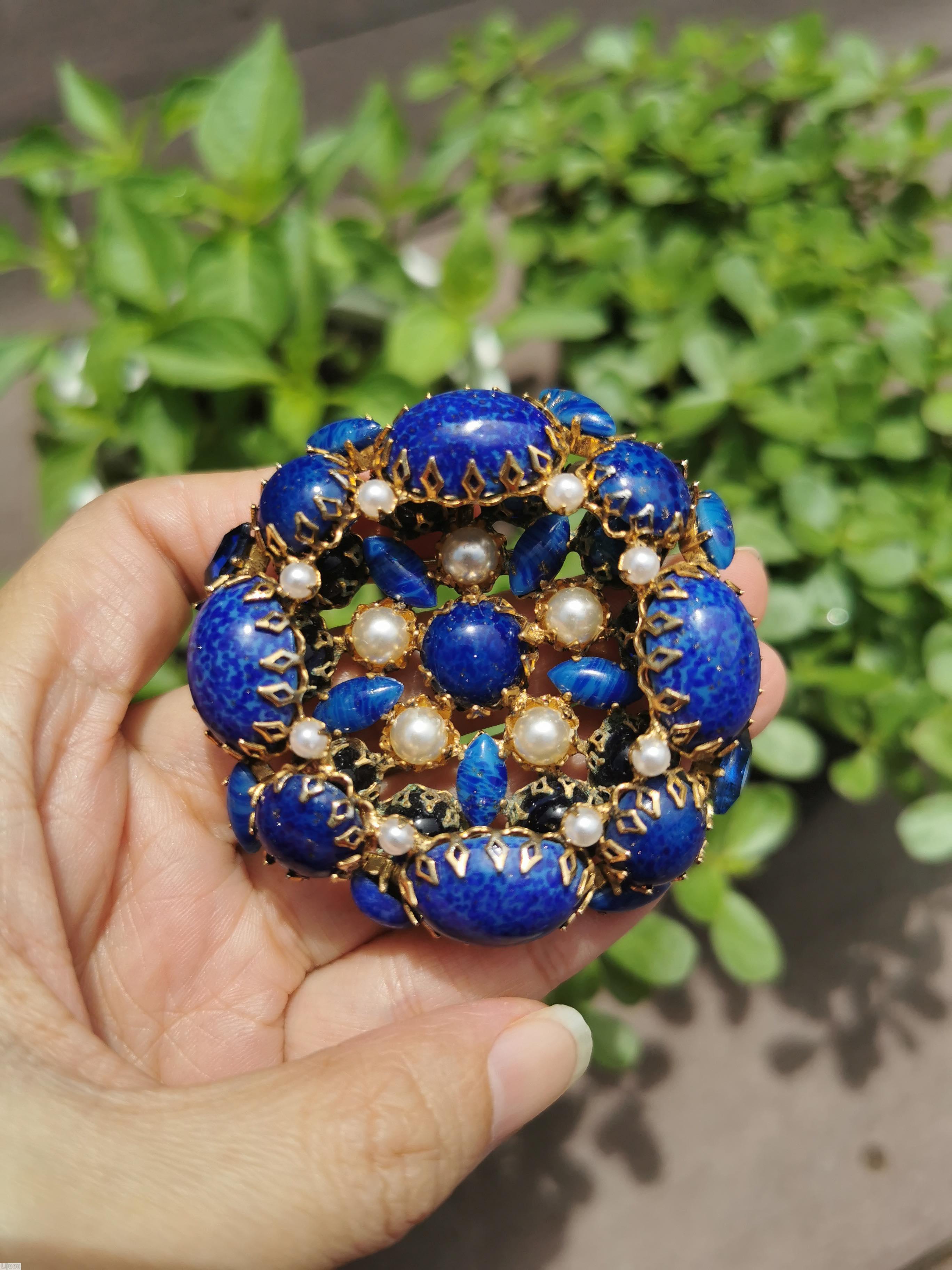 Schreiner 4 large oval stone 4 large round stone wall concave round stone center 5 small chaton surrounding 5 navette lapis faux pearl goldtone jewelry