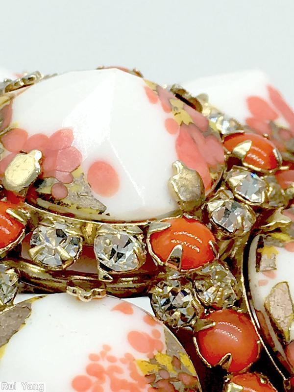 Schreiner 5 large chaton domed round pin large chaton center gold brown coral marbled white coral goldtone jewelry