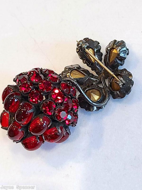 Schreiner 5 small leaf clustered berry pin 4 rounds clustered ball inverted stone 5 leaf on branch ruby jelly bean green leaf teardrop  jewelry