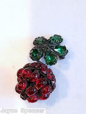 Schreiner 5 small leaf clustered berry pin 4 rounds clustered ball inverted stone 5 leaf on branch ruby jelly bean green leaf teardrop  jewelry