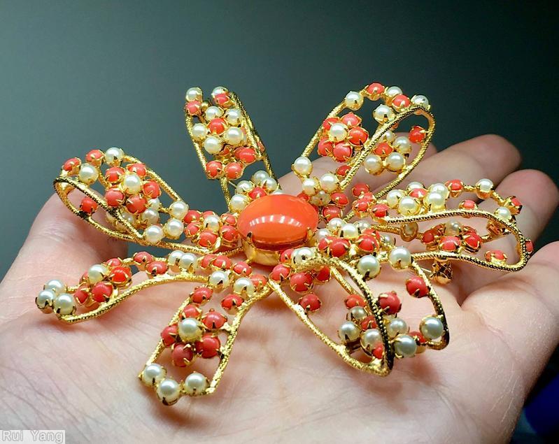 Schreiner 7 wire ribbon radial pin chaton center flower head coral chaton center faux pearl goldtone jewelry