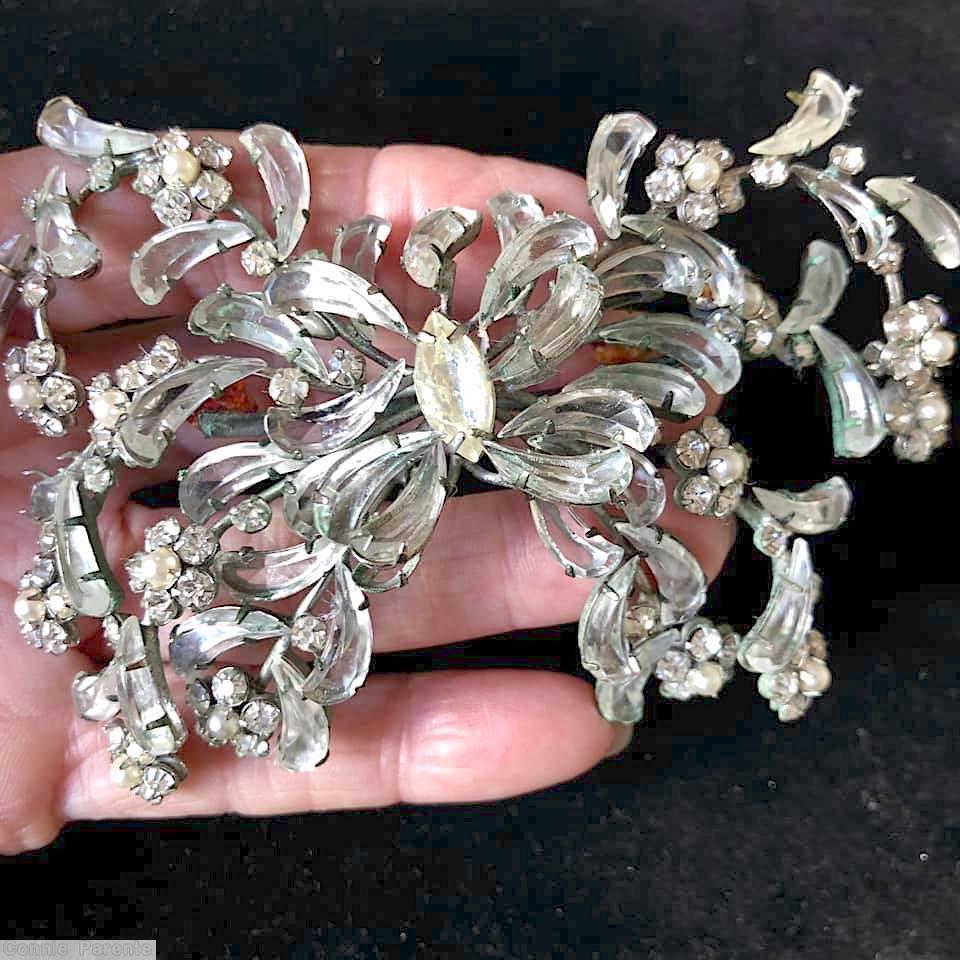 Schreiner 8 flower branch 14 flower head sprawling giant pin crystal comma stone crystal navette center faux pearl flower head silvertone jewelry