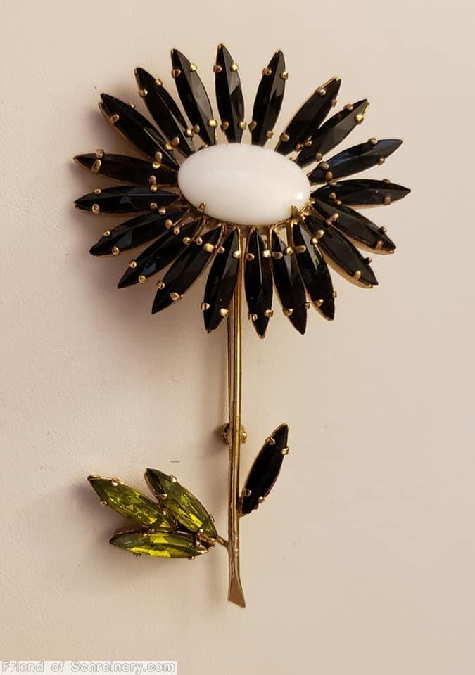 Schreiner black eye daisy pin long stem large oval center 20 petal 4 leaf jet navette white large oval cab center goldtone jewelry
