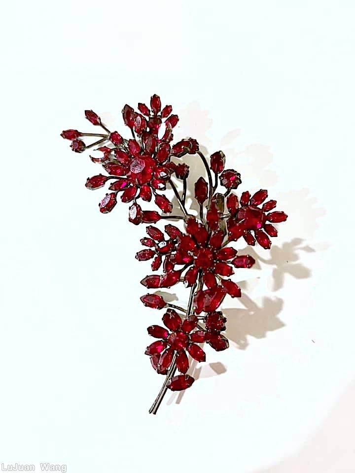 Schreiner extra long stem 3 trembler pin 3 branch of 9 navette oval center ruby jewelry