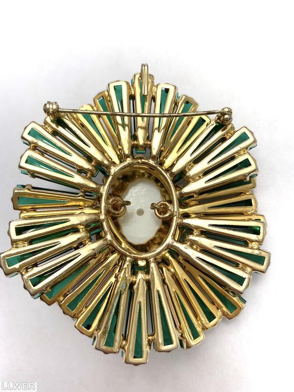 Schreiner giant ruffle keystone large oval center emerald keystone baroque pearl large oval center crystal jewelry