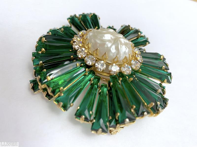 Schreiner giant ruffle keystone large oval center emerald keystone baroque pearl large oval center crystal jewelry