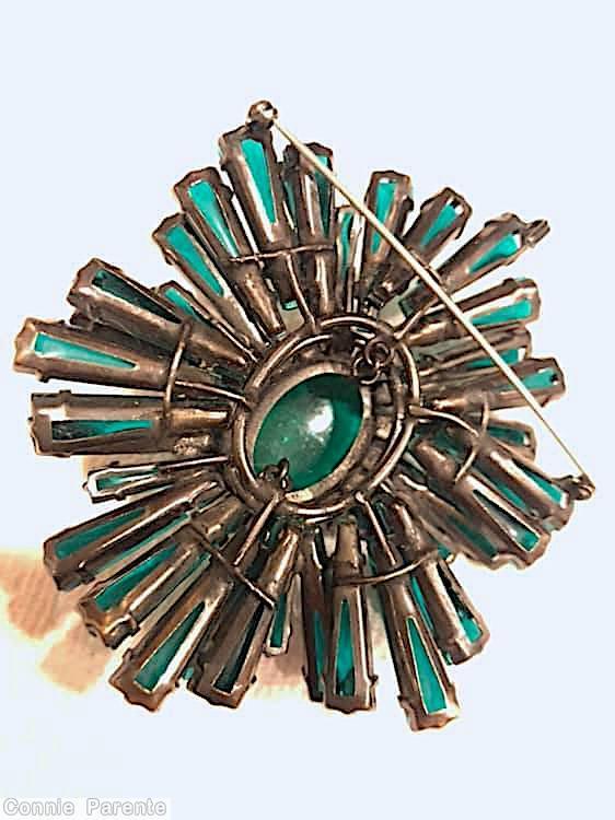 Schreiner giant ruffle keystone large oval center emerald 1 round small surrounding chaton jewelry