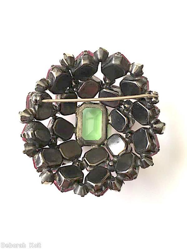 Schreiner high domed oval 20 emeçrald cut stone pin large emerald cut center 8 surrounding stone 12 second round stone small chaton emerald emerald cut faux pearl pink square stone jewelry