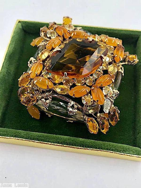 Schreiner large diamond faceted center high domed square pin 4 large side amber crystal goldtone jewelry