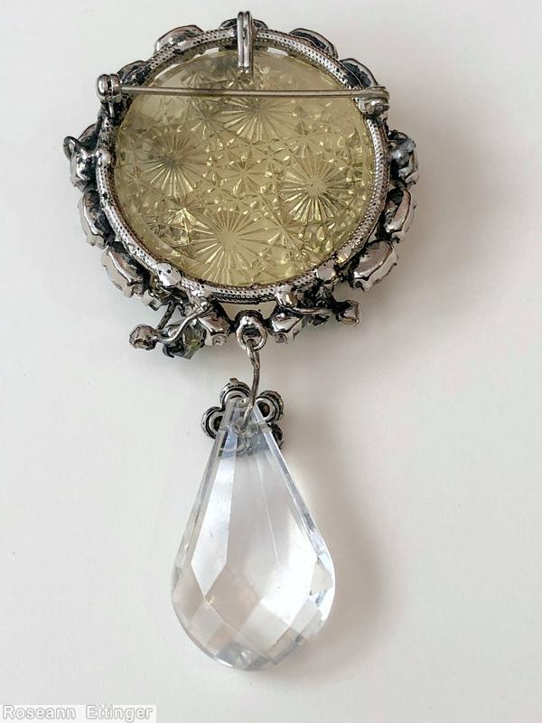 Schreiner large molded flower disc dangling pin large teardrop dangle 4 flower branch 4 clustered flower champagne molded flower disc smoky pivdot crystal silvertone jewelry