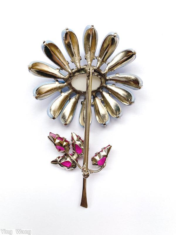 Schreiner long stem daisy flower pin 14 petal stone oval center 4 teardrop leaf fuschia teardrop milkwhite oval cab center creamy blue jewelry