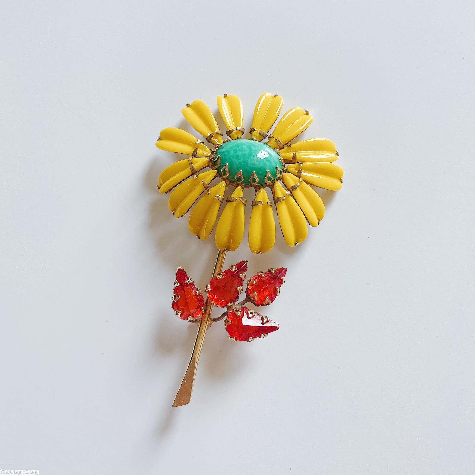 Schreiner long stem daisy flower pin 14 petal stone oval center 4 teardrop leaf lime petal stone marbled large peking glass oval cab center siam red clear faceted teardrop goldtone jewelry