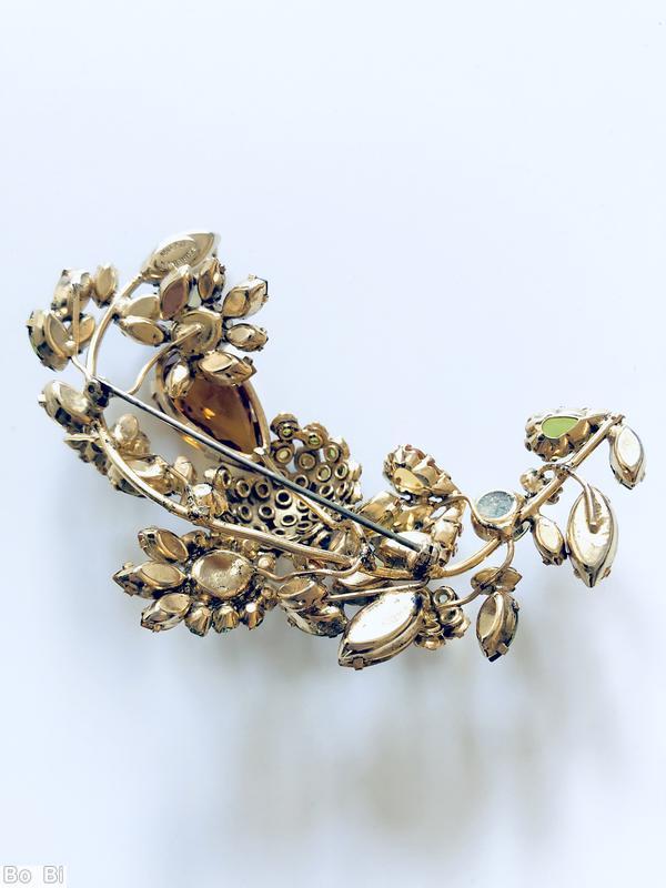 Schreiner long stem sprawling flower pin 1 acorn 2 flower large topaze faceted teardrop peridot faceted teardrop goldtone jewelry