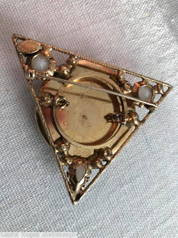 Schreiner moroccan tile disc triangle shadow box pin white lime moonglow white goldtone jewelry