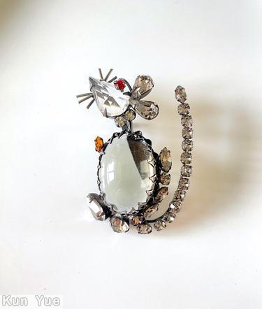 Schreiner sitting mouse long tail crystal large oval cab center orange clear small navette ruby eye chaton jewelry