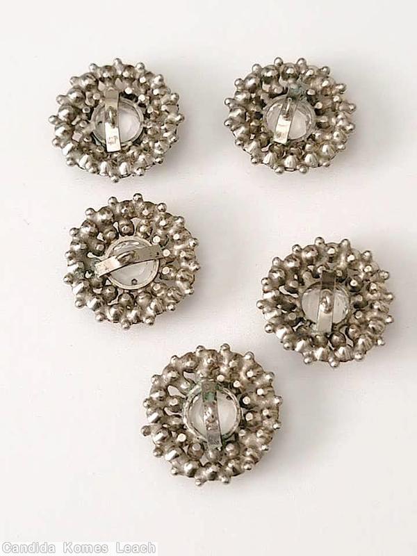 Schreiner radial round domed button large chaton center 2 surrounding rounds 13 surrounding small chaton 16 small chaton 2nd round crystal silvertone jewelry