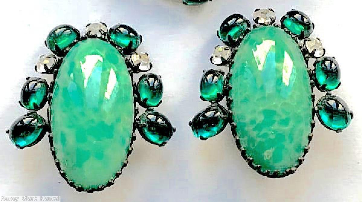 Schreiner 1 large oval cab side surrounding 6 small oval cab 3 small chaton large oval marbled jade cab emerald clear small oval cab crystal small chaton jewelry