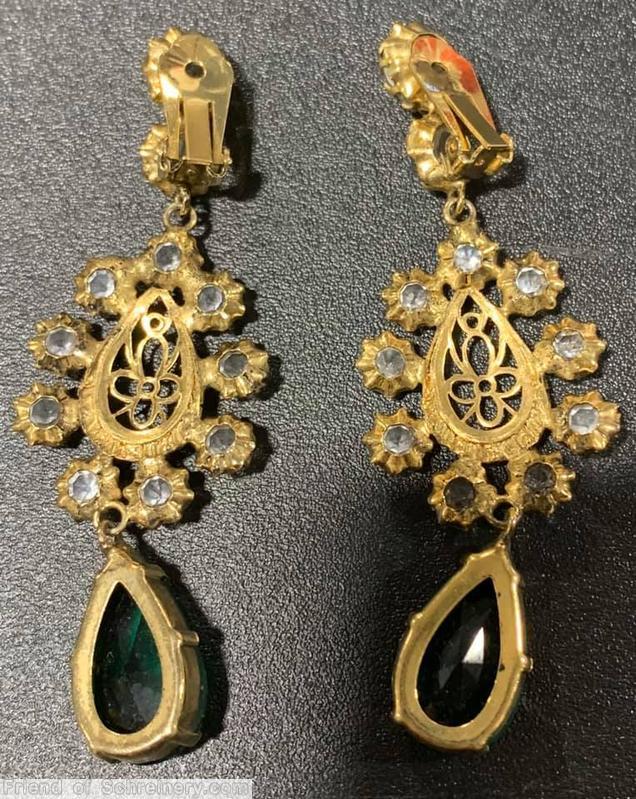 Schreiner 3 part filigree earring bottom large teardrop dangle middle radial teardrop filigree center 9 surrounding inverted stone top 2 chaton emerald open back large teardrop goldtone crystal inverted jewelry