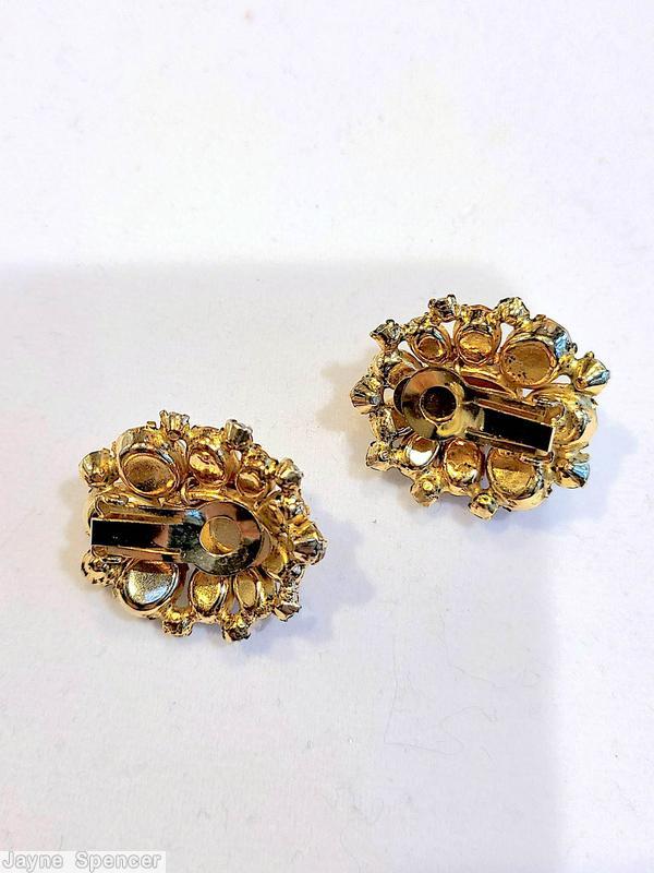 Schreiner domed radial oval shaped earring oval cab center 3 rounds 10 surrounding small chaton middle round 9 oval cab 9 small chaton outside clear champagne goldtone jewelry