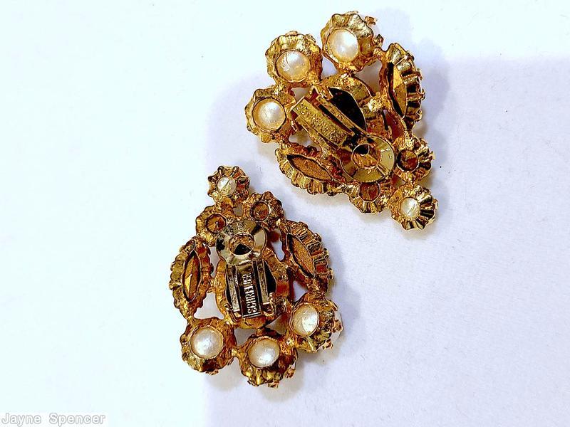 Schreiner large bead center bottom side 3 faux pearl upper side 2 navette 2 smalll chaton ruby large bead faux pearl crystal goldtone jewelry