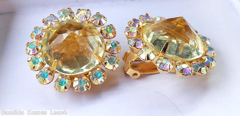 Schreiner large chaton surrounded by 14 small chaton bicolor topaz champagne faceted large open back chaton center ab goldtone jewelry