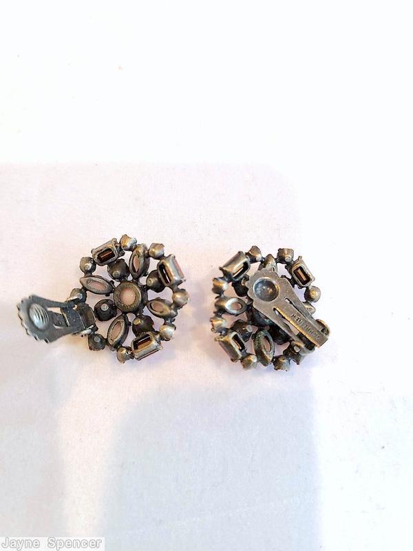 Schreiner radial octagonal earring round cab center 4 surrounding small navette 4 surrounding chaton 4 small baguette pink milkwhite small navette jewelry