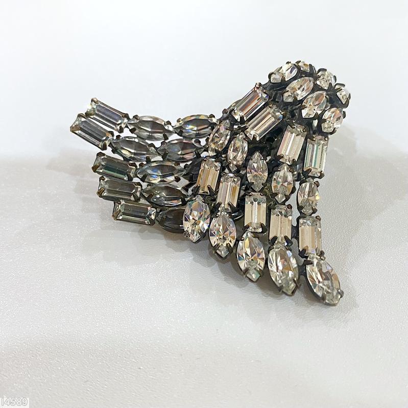 Schreiner 2 level wing shaped fur clip rows of small baguette small navette crystal jewelry