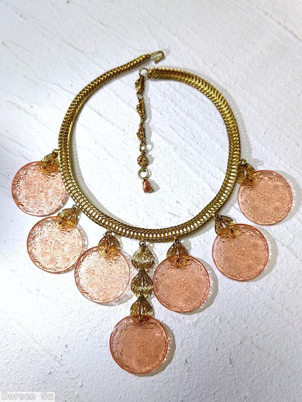 Schreiner single mesh chain 7 large molded disc filigree peach large molded disc goldtone jewelry