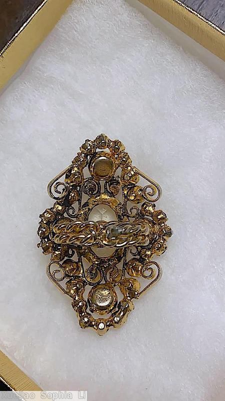 Schreiner diamond shaped ring large oval center stone 4 large chaton scrollwork champagne faceted large oval stone smoky goldtone jewelry