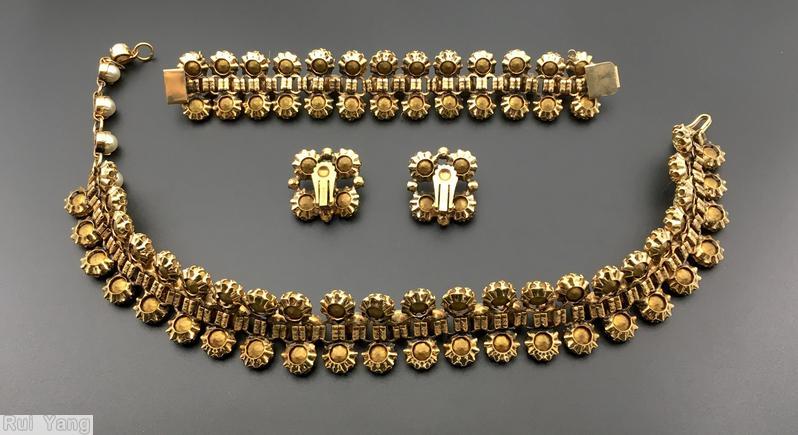 Schreiner 3 row 23 columns book chain center row chaton faux pearl faux pearl clear gold chaton goldtone jewelry